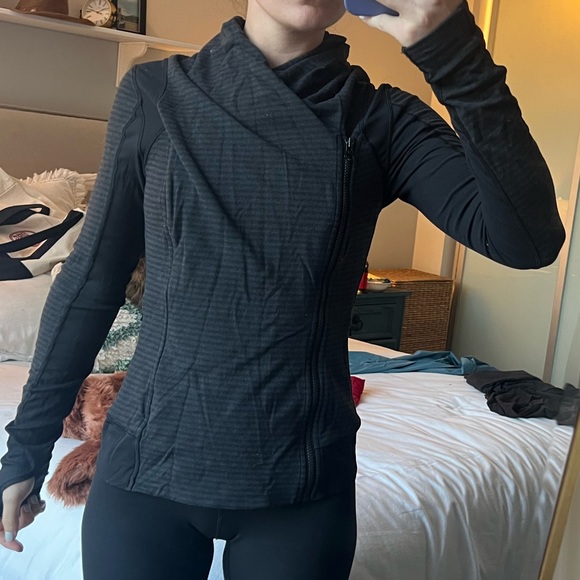 ✨LULULEMON ASYMMETRICAL BLACK JACKET - Picture 2 of 9